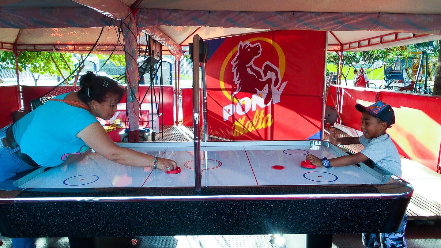air-hockey_pony-park_02.jpg