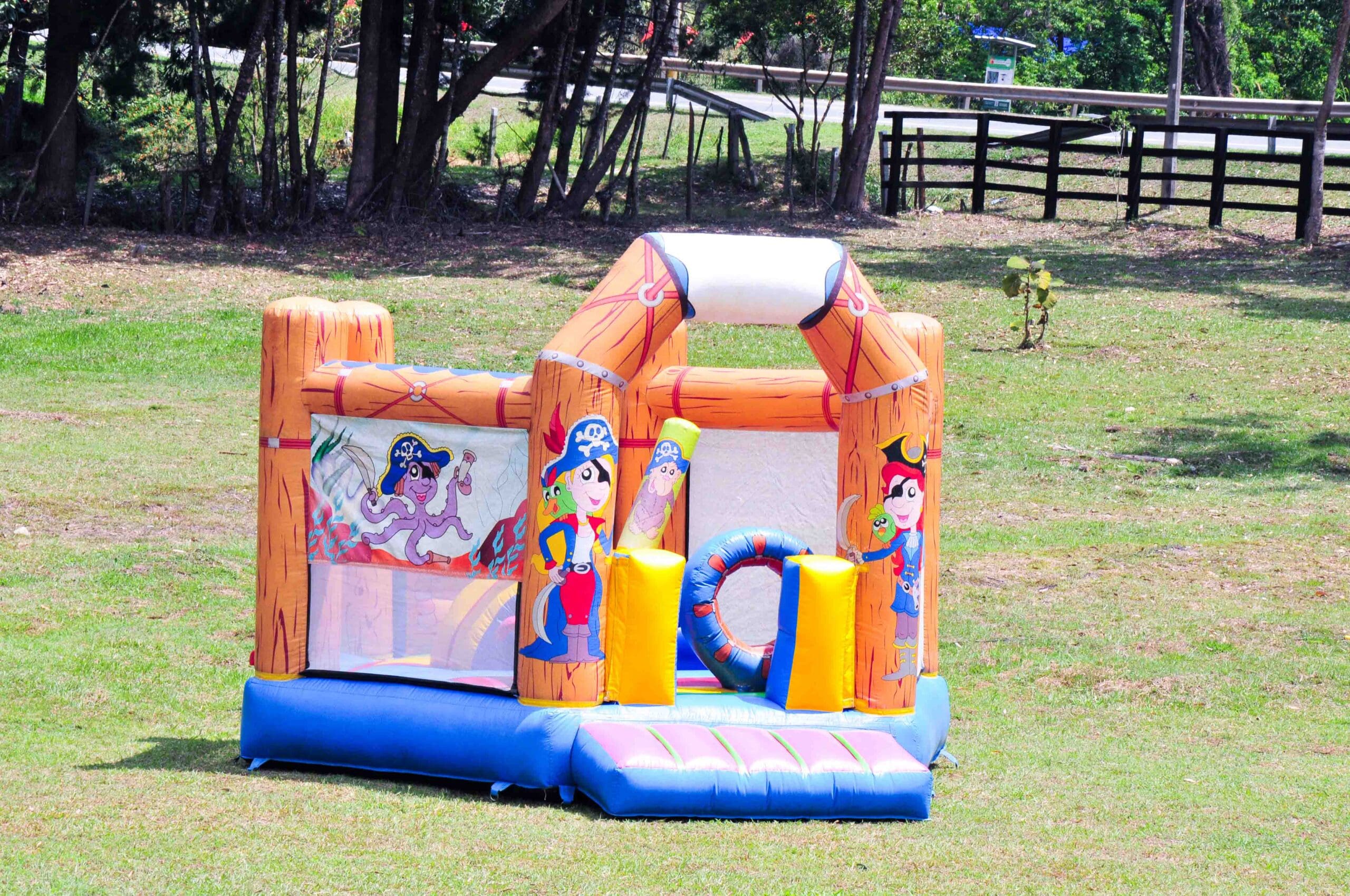 barco-pirata-inflable_pony-park_01