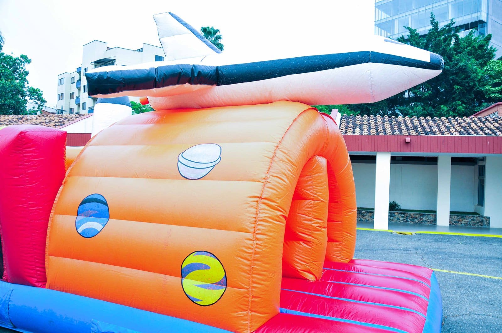 castillo-espacial-inflable_pony-park_03.jpg