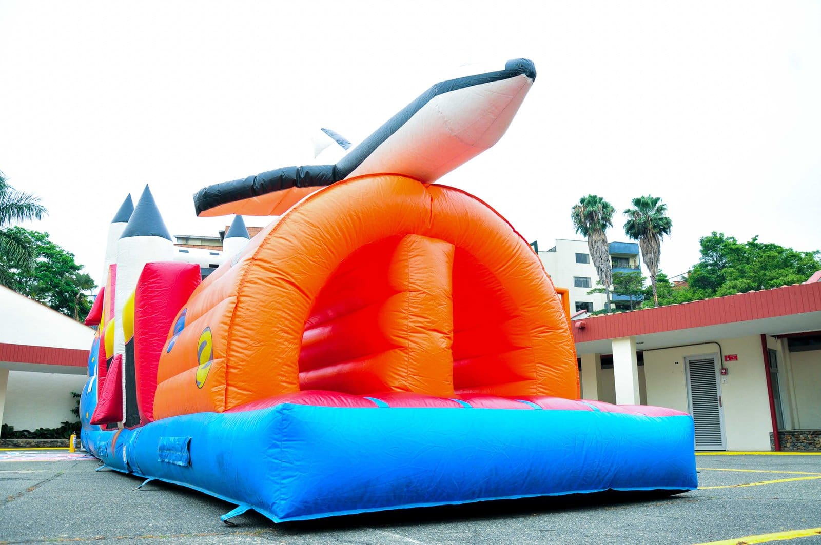 castillo-espacial-inflable_pony-park_04.jpg