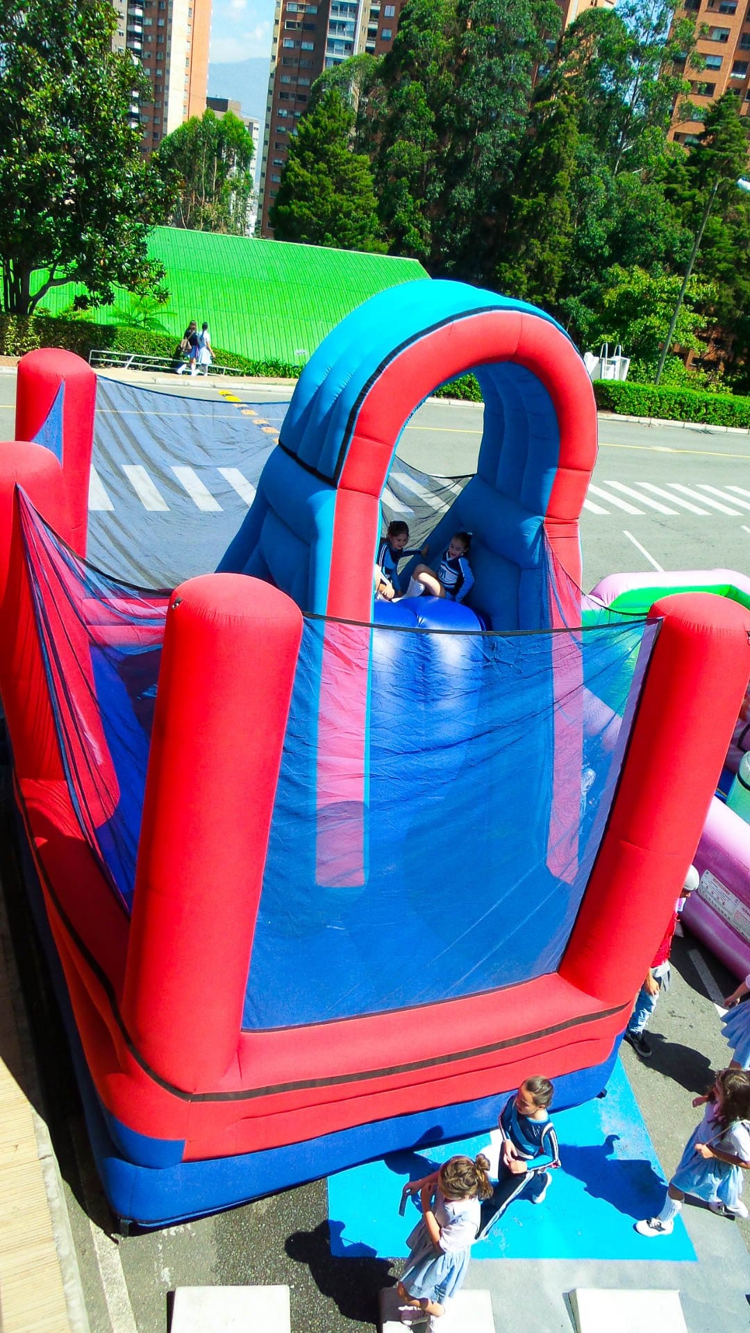 inflable-montana-magica_pony-park_01.jpg