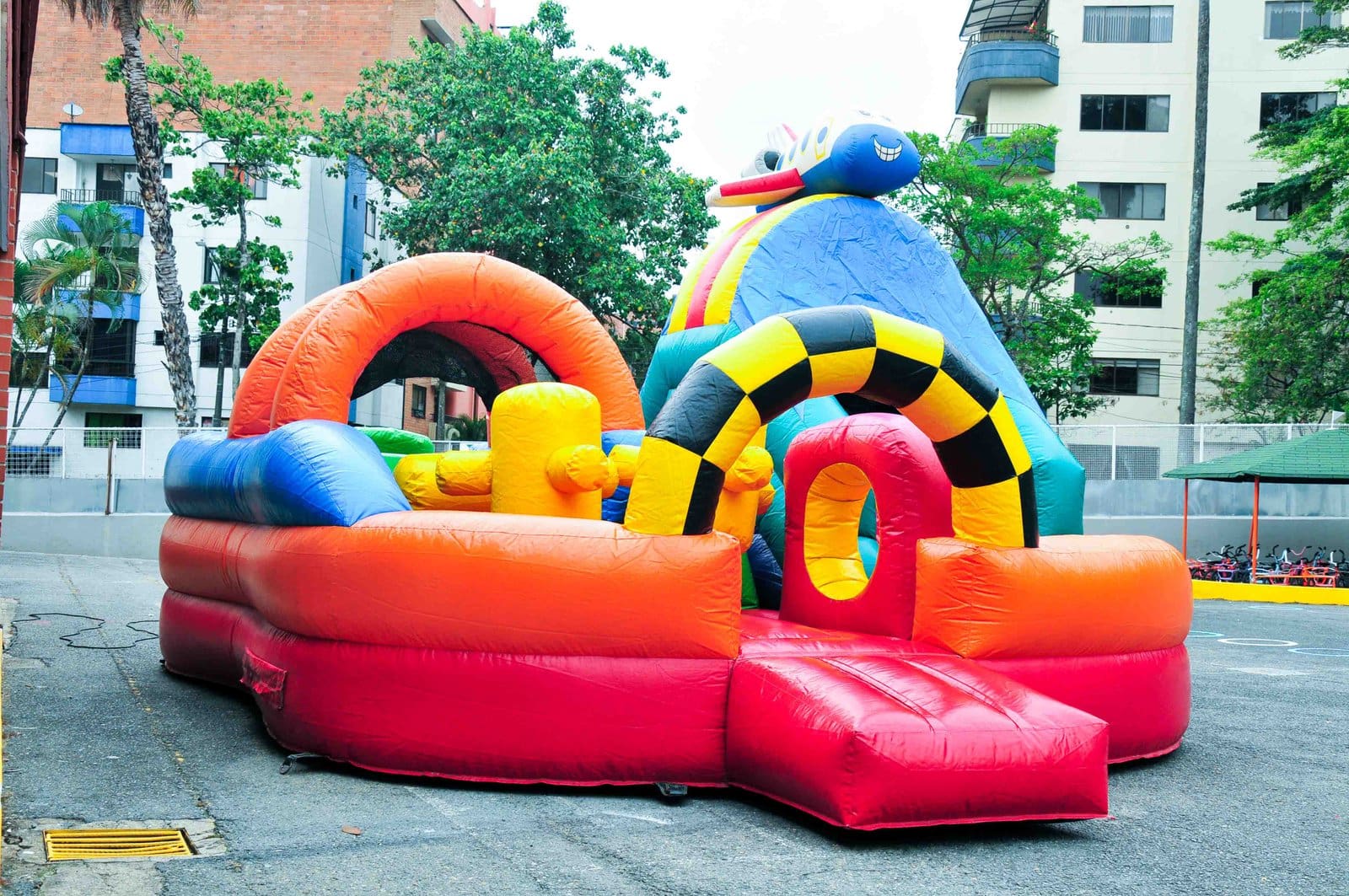 juego-inflable-avion_pony-park_01.jpg