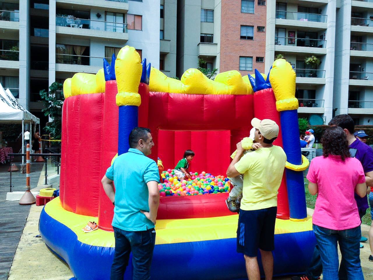 piscina-de-pelotas-inflable_pony-park_01.jpg