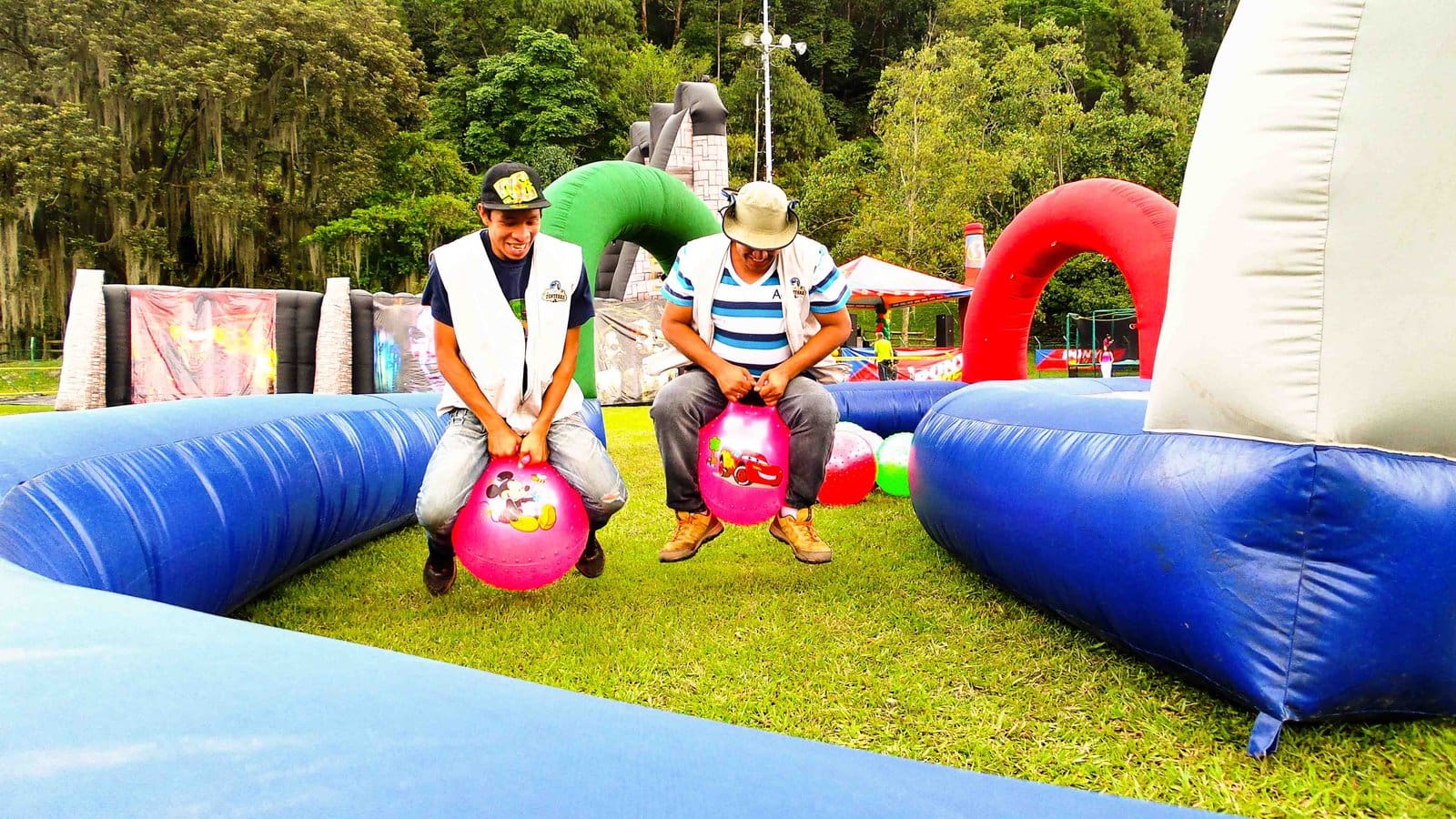 pista-inflable-con-bolas-de-caucho_pony-park_04.jpg