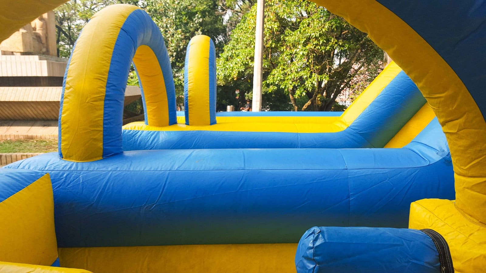 megalaberinto-inflable_pony-park_02.jpg