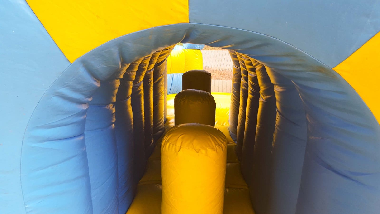 megalaberinto-inflable_pony-park_03.jpg