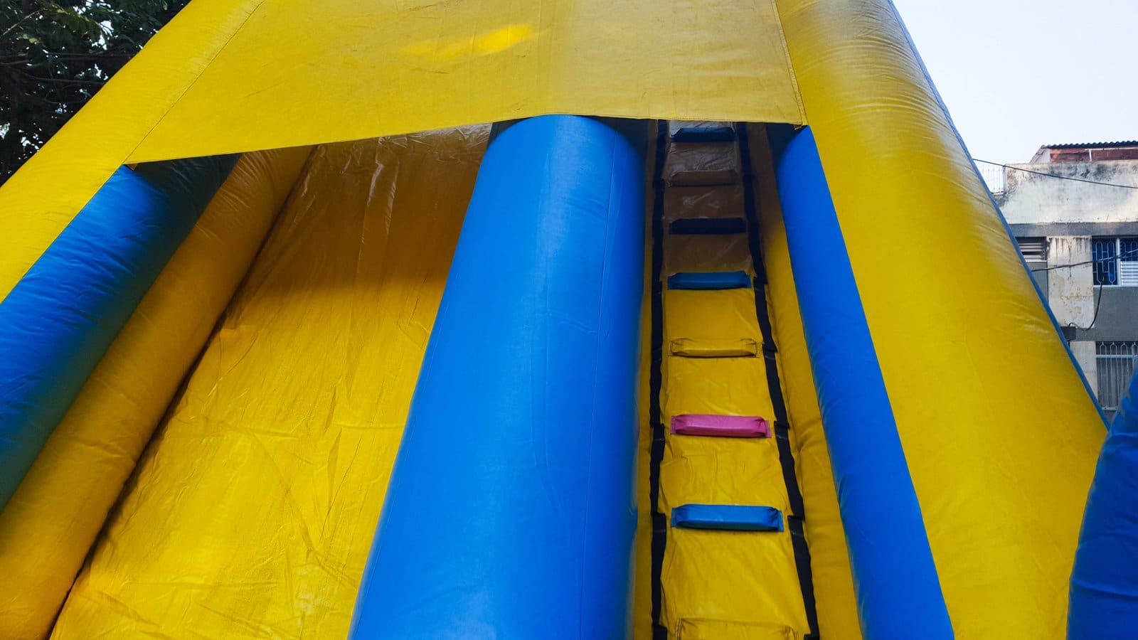 megalaberinto-inflable_pony-park_04.jpg