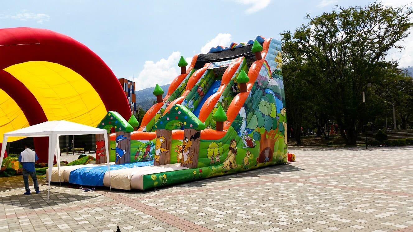 tobogan-inflable-jungla_pony-park_04.jpg