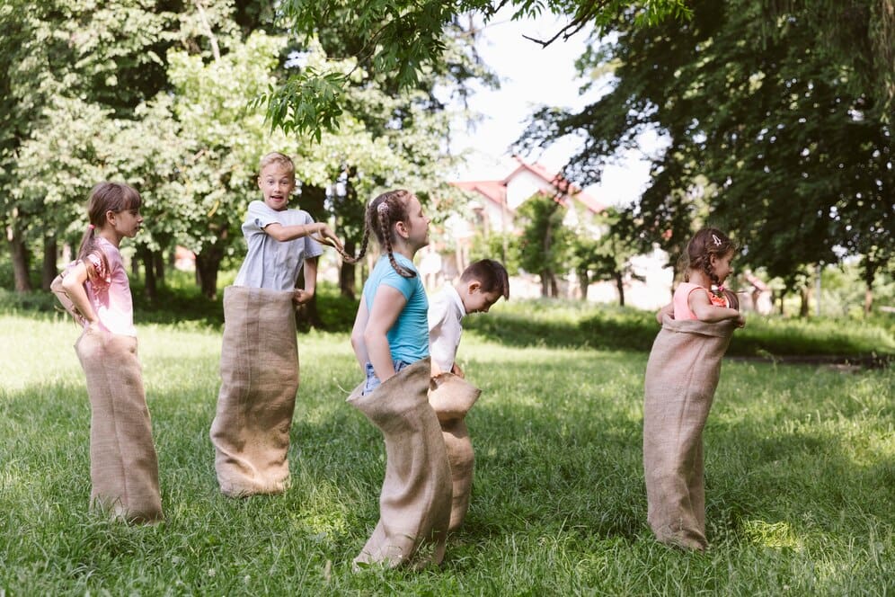 Juegos tradicionales para niños al aire libre