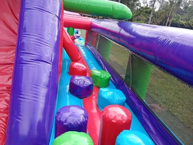 Inflable Desafío Dragón Módulo 4 04 Interior del módulo 4 del Desafío del Dragón instalado en un evento
